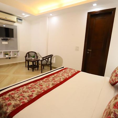 Hotel Nature View Green Park Metro Couple Friendly นิวเดลี ภายนอก รูปภาพ